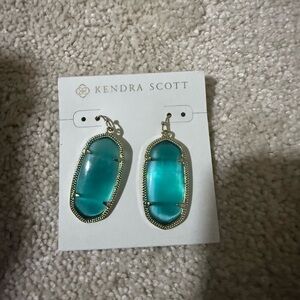Kendra Scott Elegant Gold and green drop Earrings
